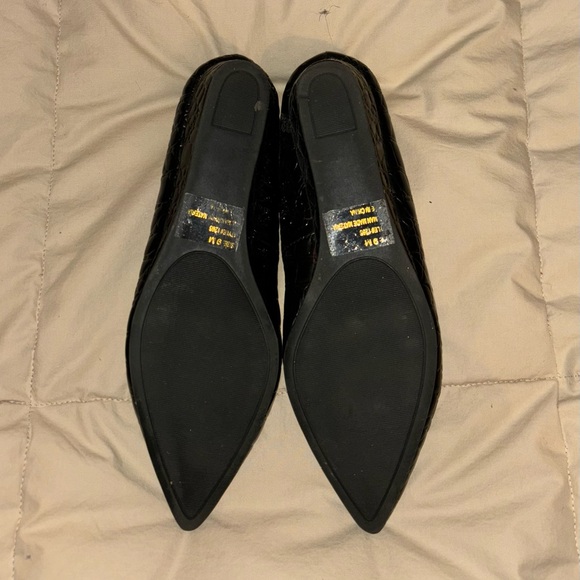 Black patent leather snakeskin pointy toe flats, so cute!! - Picture 3 of 3